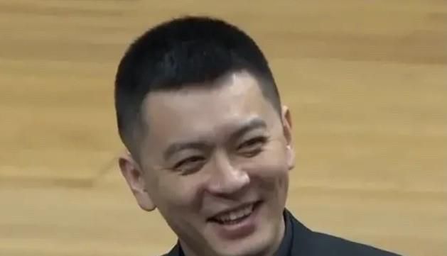 男生穿三角连体服的感觉